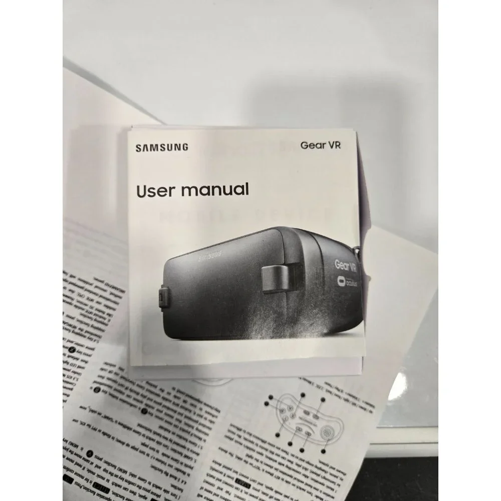 Samsung Gear VR Oculus Virtual Reality Headset SM-R323 Includes Remote